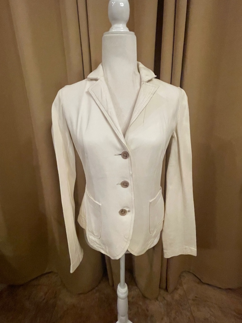 NEW! J Crew 3 Button Classic tailored Cream Blazer Size Small Retail: $500